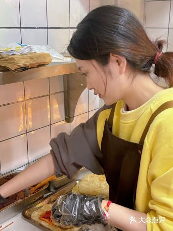 惊在烧饼夹里脊店里看到周迅了（bushi