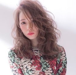 -变画·发型STUDIO