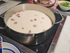 -尚尚仙·酸汤猪手·猪肚鸡火锅(华联万柳购物中心店)