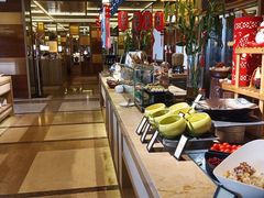 自助取餐区-大中华希尔顿酒店-念自助餐·嗨啤·小龙虾