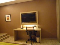 电视机-西安大雁塔科技大学地铁站亚朵酒店