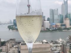 酒杯中的东方明珠-顶层酒吧ROOF(上海艾迪逊酒店)