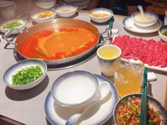 -伴山牛贵州黄牛肉火锅·苗疆非遗艺术餐厅(上海首店)