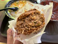 烧饼夹肉-万红路羊汤烧饼店(将台路店)