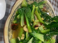 青菜炒蘑菇-瑜瑜饭馆