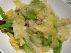 油渣炝炒手撕包菜-渔语鱼新川菜Bistro(万象天地店)