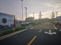 -融创茂-停车场