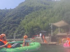 -安吉龙王山峡谷漂流