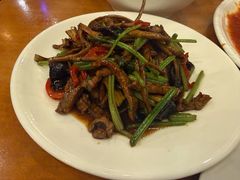茶树菇炒牛柳-牧羊餐厅