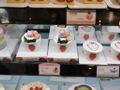 挚爱草莓-罗森尼娜(德思勤店)