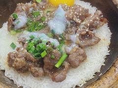 窝蛋牛肉饼煲仔饭-红星光发煲仔饭(文海店)