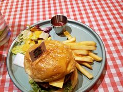 -鲨鱼美式餐厅酒吧Sharky