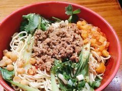 -爆炸头阿姨小四川正宗川味小吃(无任何分店)