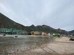 -百里峡七彩艺术小镇