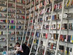 -钟书阁(松江泰晤士小镇店)