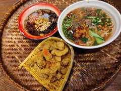 -爆炸头阿姨小四川正宗川味小吃(无任何分店)