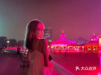 景点介绍：北京石景山游乐园夜景绝绝子  打卡攻略：进