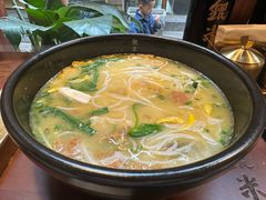 -银米·云南传统过桥米线(双廊黑金冠店)