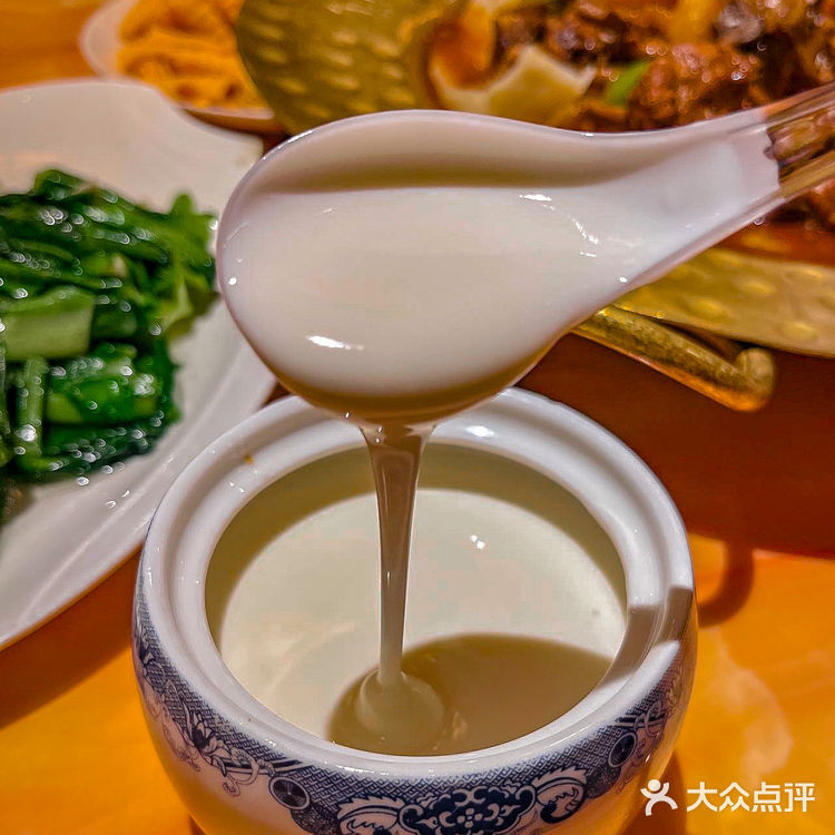 哦莫不敢相信，这家新疆菜餐厅百元内双人餐吃到饱！