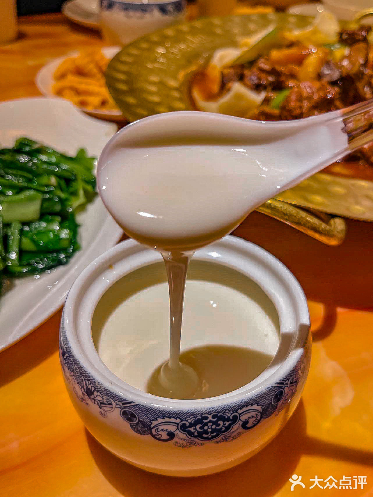 哦莫不敢相信，这家新疆菜餐厅百元内双人餐吃到饱！