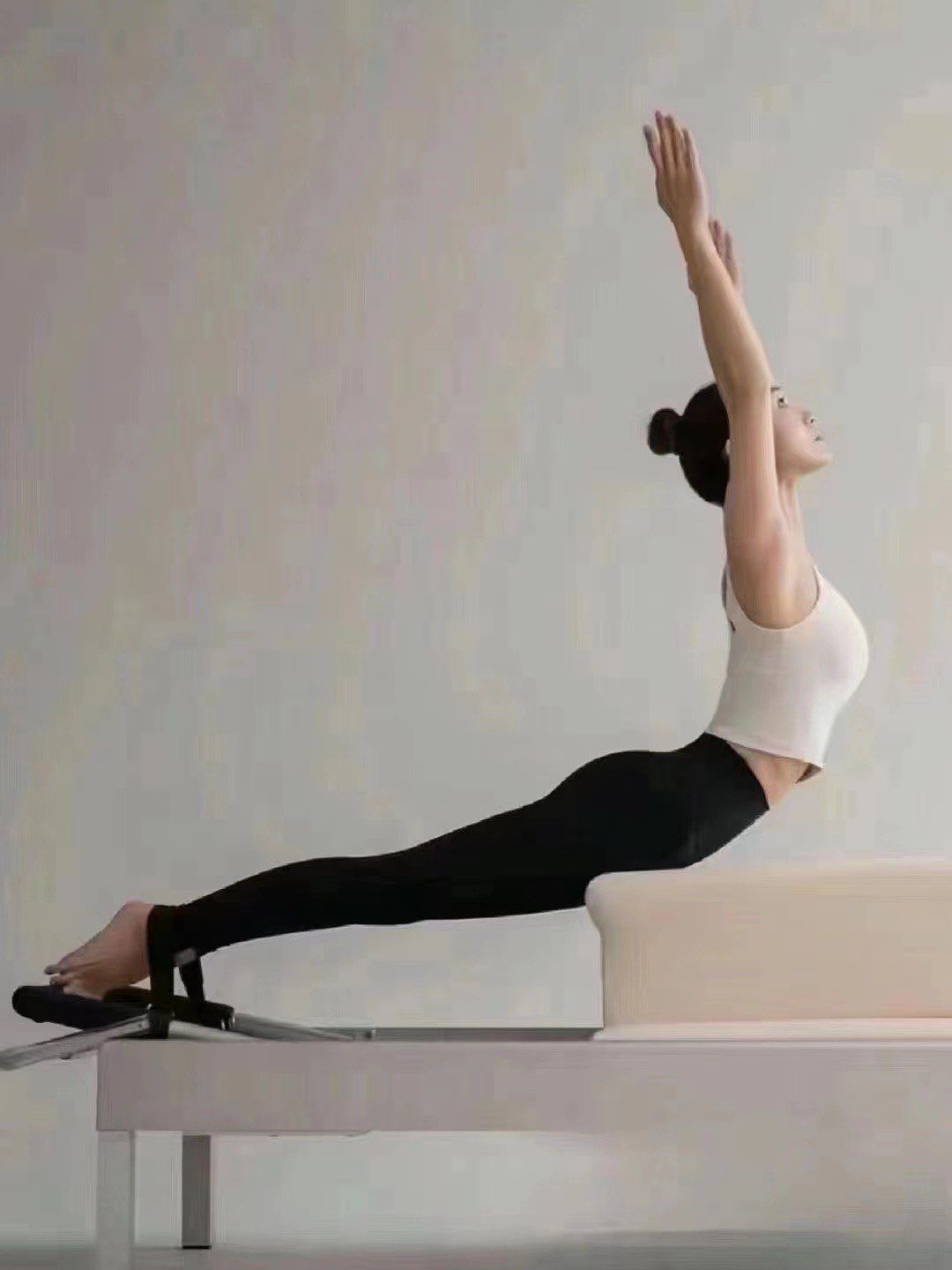 乐竞官网登录入口网页版惊天大帽！波尔津吉斯力拒小琼斯扣篮，单手防守力撑禁区