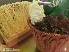 -洪氏嗨捞·广东猪肚鸡·椰子鸡火锅(西咸万象城店)