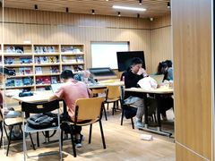 -漕河泾街道图书馆(漕河泾社区文化活动中心店)