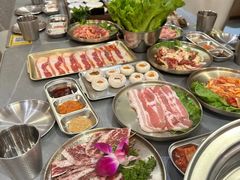 -围炉肉舍•炭烤活鳗•丹东海鲜烤肉(步行街店)