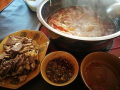 -黄利砖万峰林布依特色酸笋牛肉馆