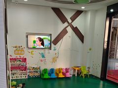 -雅悦齿科(顾村公园店)