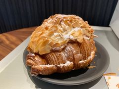巴旦木可颂-MEEBO KAFEE米咖焙坊(虹桥路店)