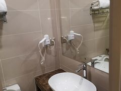 -柏曼酒店(合肥国购广场三里庵地铁店)