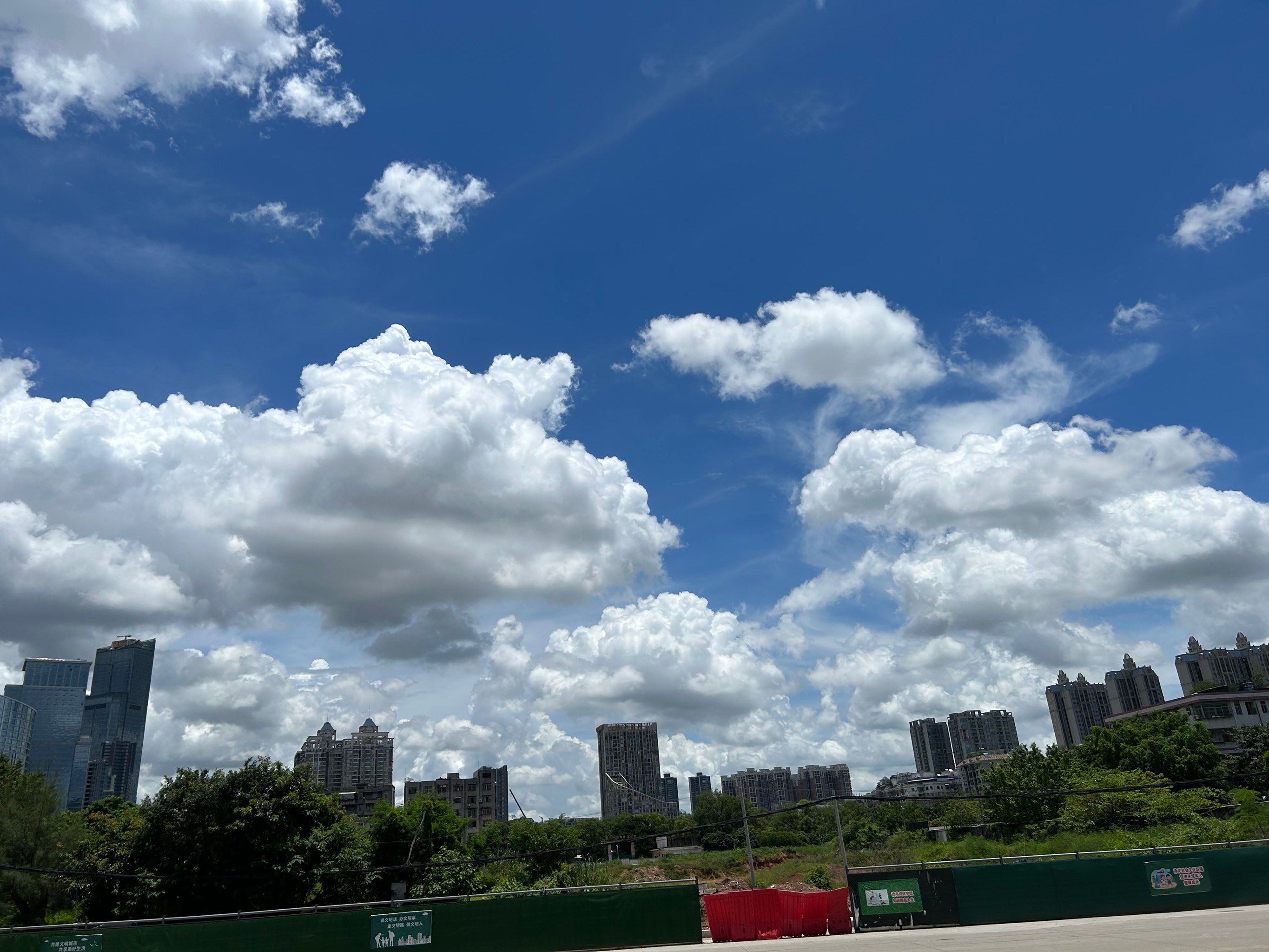天空漫步,蓝白的色彩