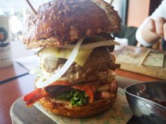 双蛋指椒牛肉汉堡-魏斯理汉堡(西安沣东吾悦店)