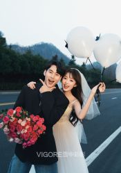 -雪中彩影婚纱摄影·微光艺术中心