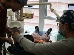 -瑞尔齿科(南京东路名人诊所)