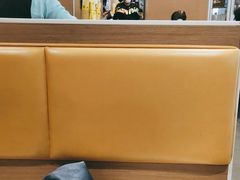 大堂-麦当劳(轻轨曹杨路店)