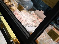 面包甜点陈列柜-鲍师傅糕点(江苏路店)