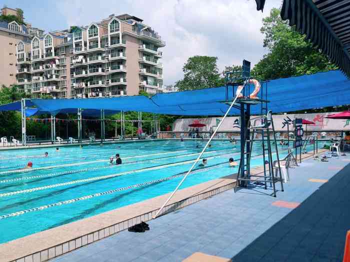 大梦山游泳池-"梦山小区里面 走上去有一个很大很高的坡 .