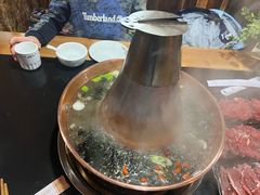 -果松木炭酸菜铜火锅·外婆参鸡汤