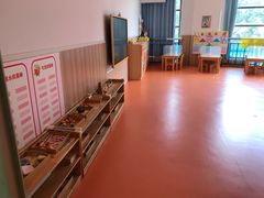 -小门牙好性格托育(北外滩中心)