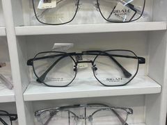-美式眼镜·授权蔡司.依视路.尼康.豪雅.明月(南翔印象城店)