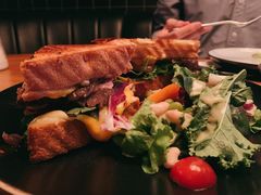 烤牛肉三明治配沙拉-The Diner X餐厅(青岛万象城店)