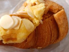 杏仁羊角-Dough&Joe团憩(瑞虹天地月亮湾店)