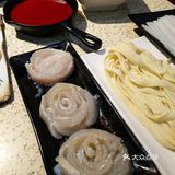 红红火火 热热腾腾 桌子挺老大