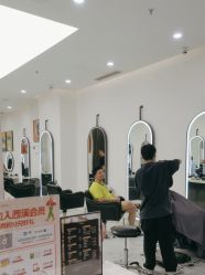 -侨治发型