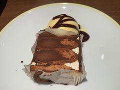 提拉米苏蛋糕配香草冰激凌-萨莉亚意式餐厅(杭州滨江天街店)