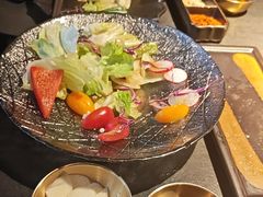 -铭牛烧肉·和牛海鲜自助(高新月牙湖店)