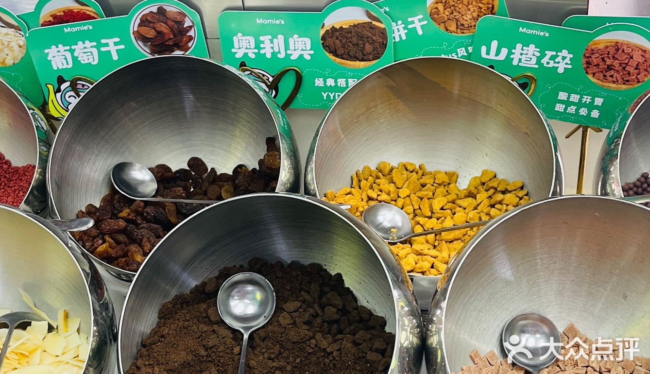 南强街的灰色水泥酸奶水果捞！真不错