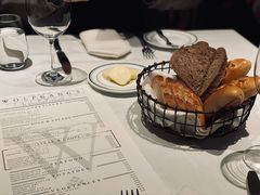 餐前包-Wolfgang’s Steakhouse 沃夫冈牛排馆(上海白玉兰广场店)